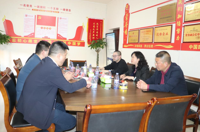 九游娱乐文化：四川省贸促会调研泸州红岩机械助力泸州制造扬帆出海(图2)