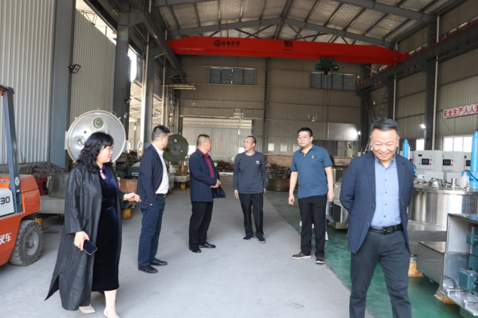 九游娱乐文化：四川省贸促会调研泸州红岩机械助力泸州制造扬帆出海(图5)