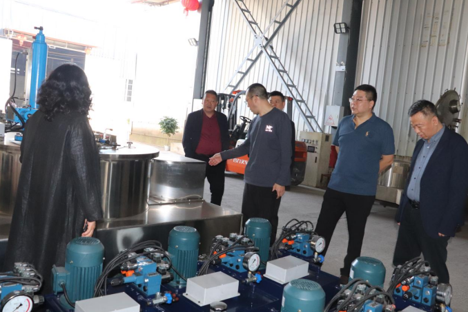 九游娱乐文化：四川省贸促会调研泸州红岩机械助力泸州制造扬帆出海(图6)