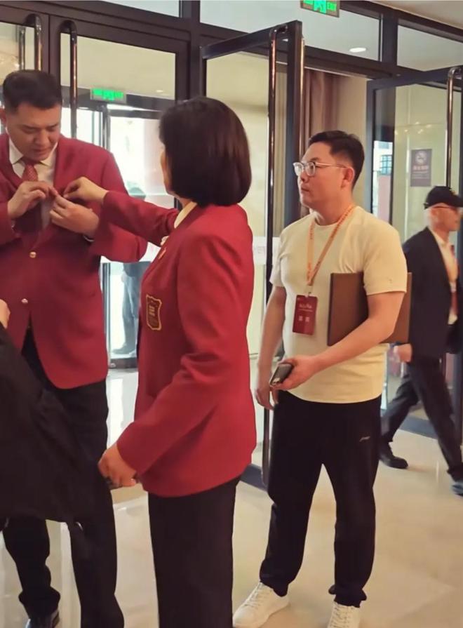 九游娱乐文化：一语成谶！女篮名帅曾对李昕说：傻丫头小心被巩晓彬那小子蒙了(图5)