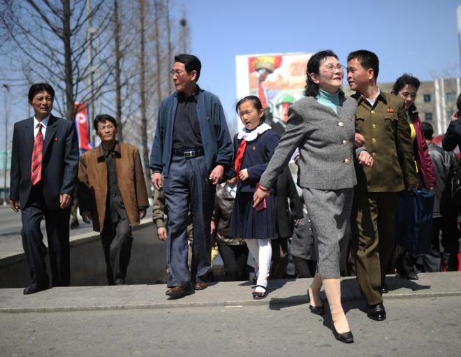 在金正恩治理下朝鲜人日常三餐都吃些啥？米饭、泡菜、大酱汤(图1)