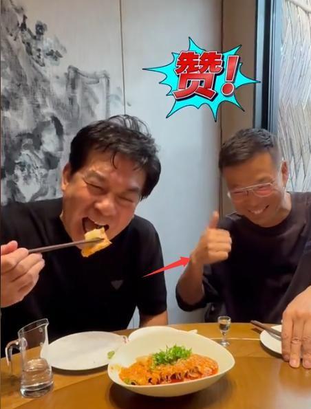 71岁朱时茂与儿子现身成都51岁王迅亲自招待嘴泛油光好满足(图8)