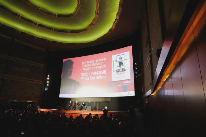 导演首作豆瓣评分94她还在创造新的历史！(图5)