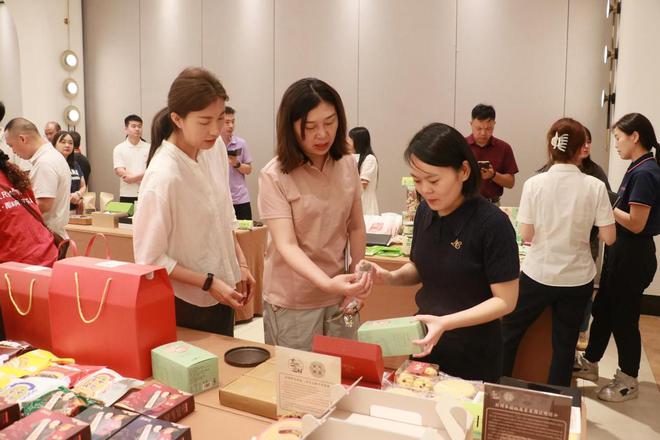 四川彭州这场特色食品供需对接会上市长当起“推荐官”(图4)