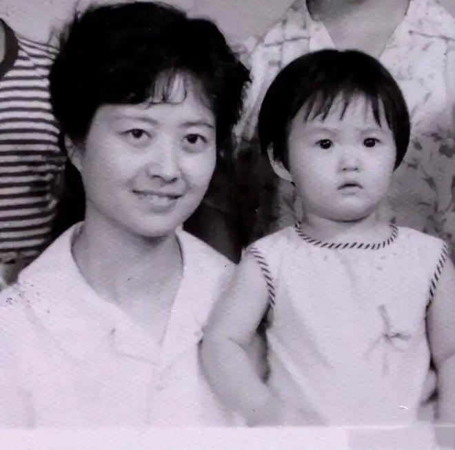 影后宋佳与小7岁导演步入婚姻揭秘与5婚导演同居生活。(图2)