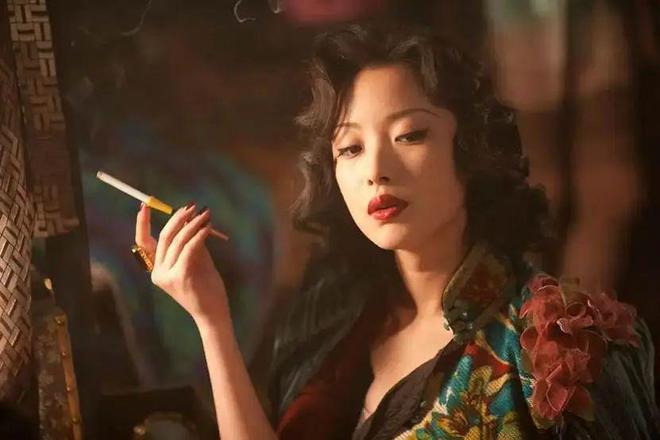 影后宋佳与小7岁导演步入婚姻揭秘与5婚导演同居生活。(图10)