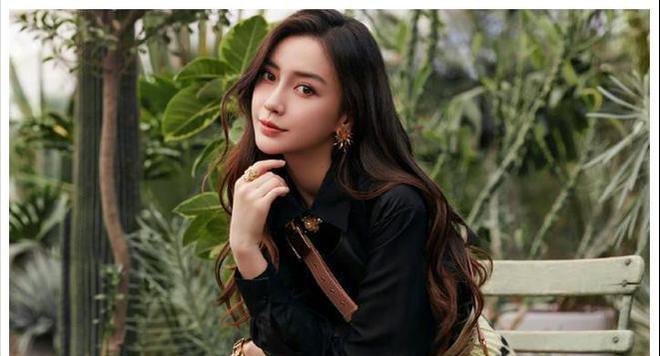 杨颖36岁依旧迷人：弯腰瞬间美翻网友直呼“美翻了”(图4)