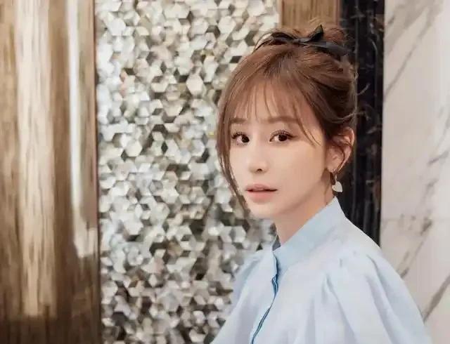 娱乐圈年龄与长相不成正比的五位女艺人各个堪称冻龄女神(图3)