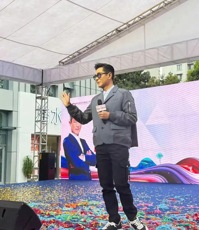 古天乐戴墨镜不是耍酷是眼睛出问题了严重到需要手术(图2)
