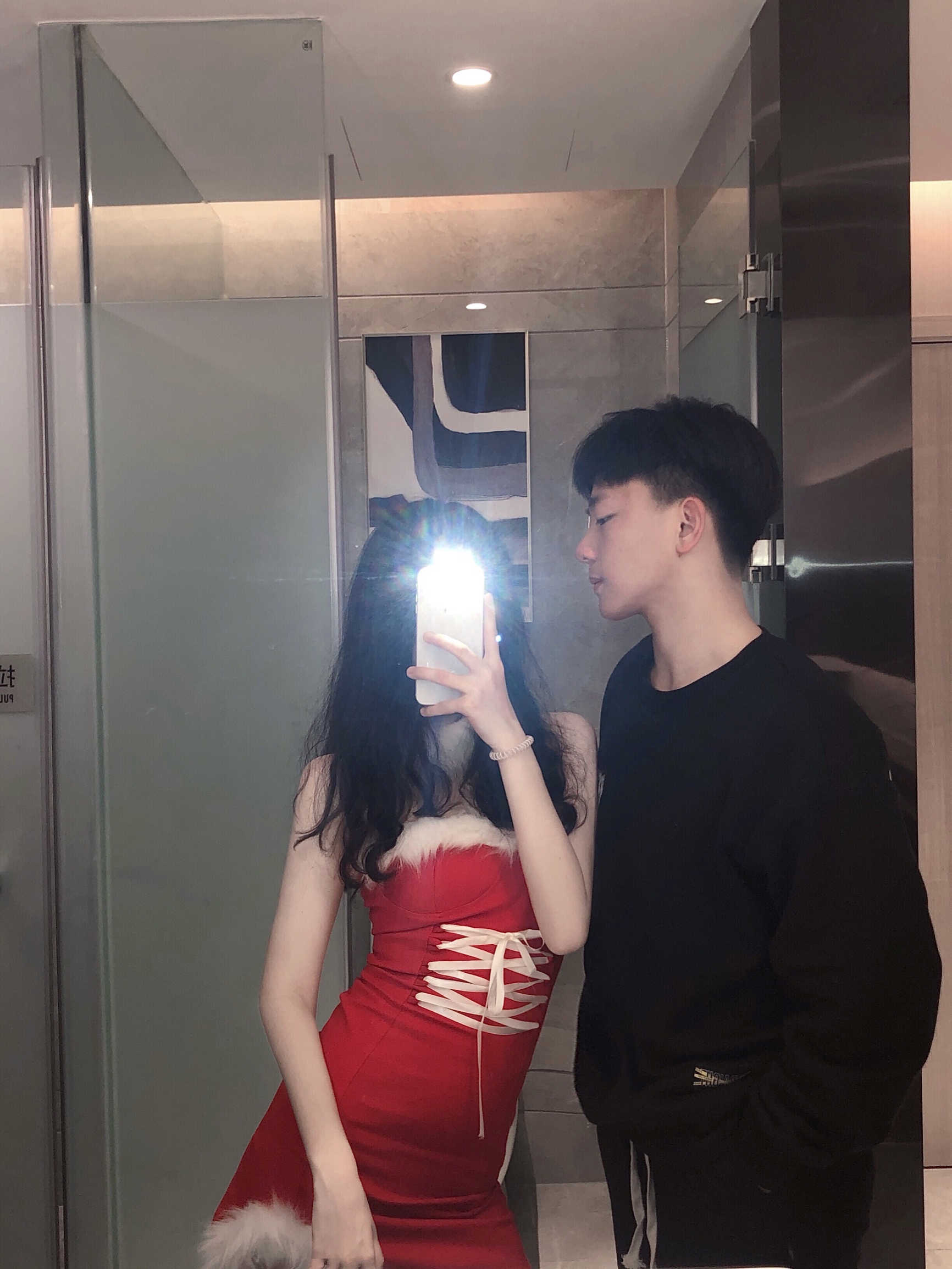 九游娱乐文化：被多人伦系列H版(图1)