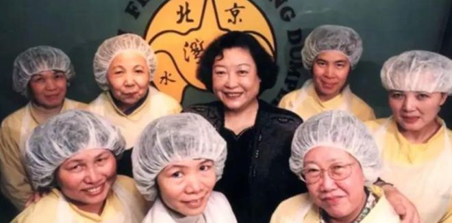 九游娱乐文化：马丽主演热搜第一！从街头摊贩到年入60亿她活成一代传奇(图12)