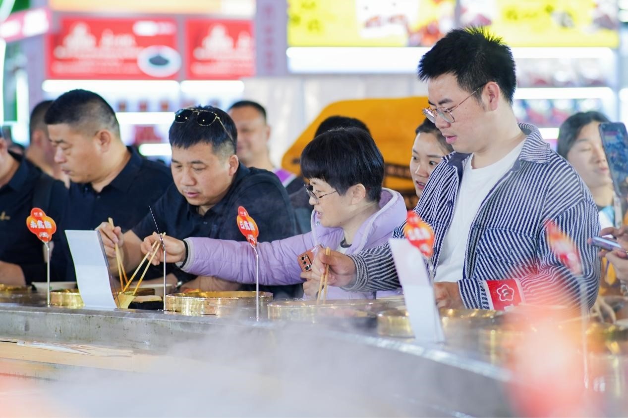 定义调味新场景重庆德庄食品引领全民吃辣潮流(图2)