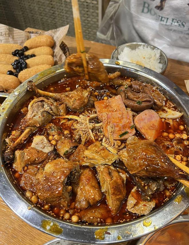 不可错过的四川美味：冒烤鸭一口就上瘾(图2)