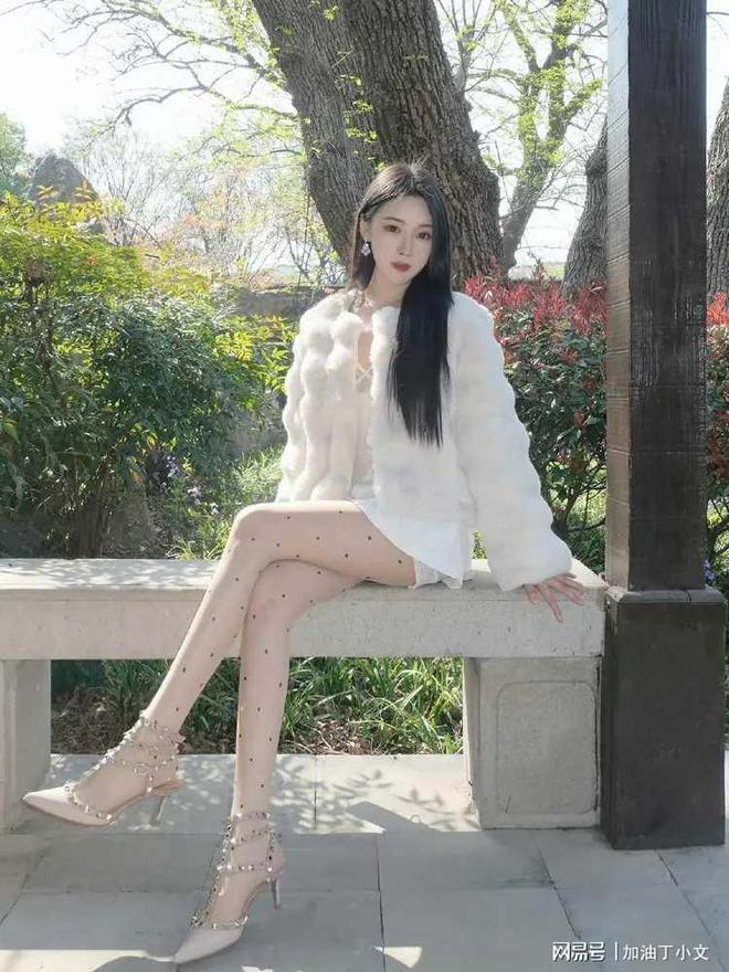 九游娱乐文化：其实美女在现实生活中是稀缺资源(图2)