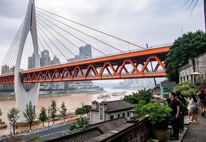北京游客到重庆旅游吃完荣昌卤鹅结账不让走还倒退200为啥(图2)