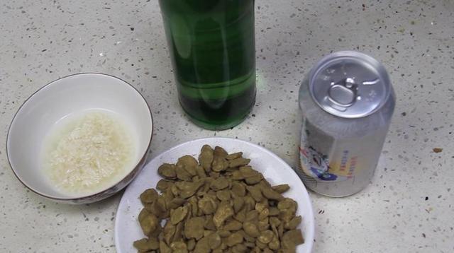 九游娱乐：单独吃难以下口当佐料做菜成美味佳肴聊聊万能酱料豆瓣酱(图3)