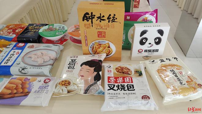 九游娱乐：美味的对接会！正大鲜猪肉饺子、通威开背鮰鱼、黑芝麻馅赖汤圆成都市民营经济发展促进中心化身美食集市(图2)