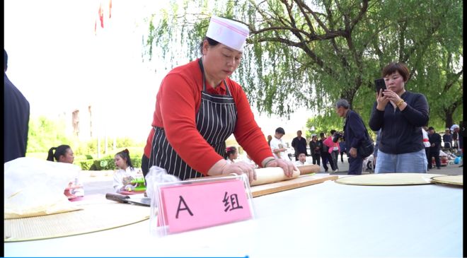 九游娱乐：磁山二街“磁山拾光”劳动技艺展：百工齐聚展身手老幼同辉传匠心(图3)