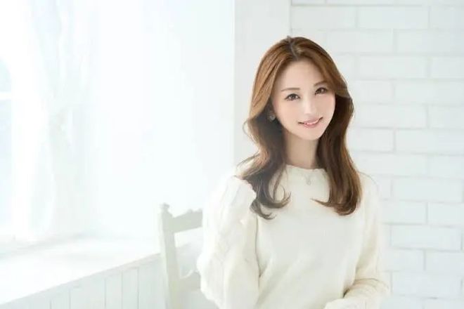 日本妹从证券辞职下海跑去风俗店陪酒一夜成银座头牌女公关！(图5)