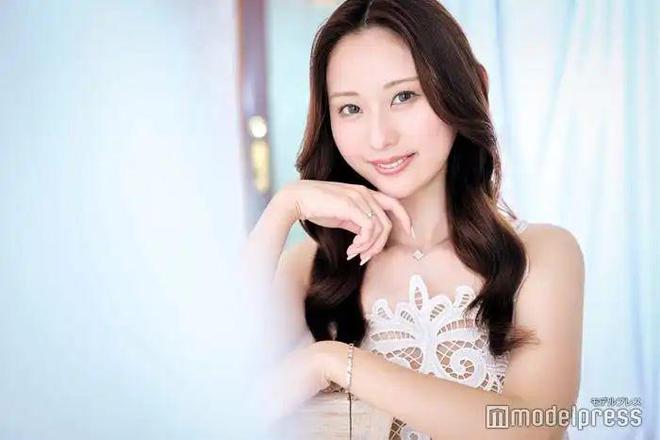 日本妹从证券辞职下海跑去风俗店陪酒一夜成银座头牌女公关！(图9)