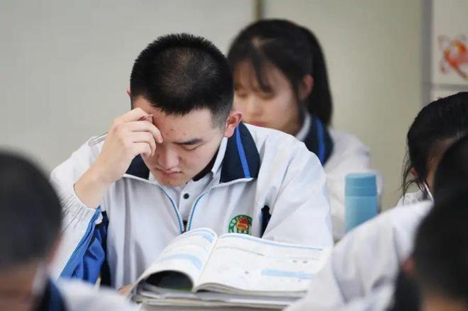 张雪峰谈高考700分和700万怎么选：大概率吃大酱从来不蘸葱咸的(图6)