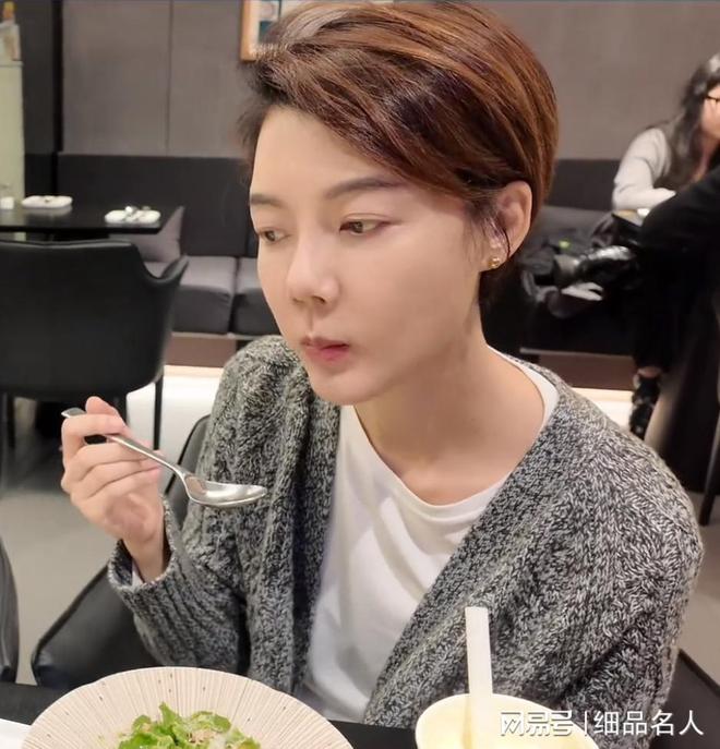 车晓离婚13年：热衷美食、化妆活成了中年少女视婚姻为奢侈品(图6)