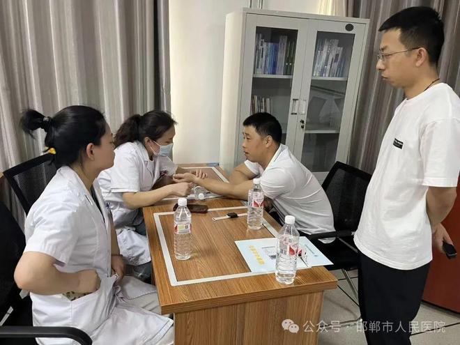 健康护航进车间——邯郸市人民医院走进高铁东站维修车间开展健康讲座(图4)
