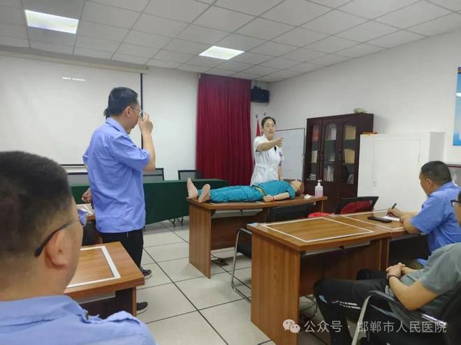健康护航进车间——邯郸市人民医院走进高铁东站维修车间开展健康讲座(图3)