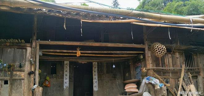 12岁重庆女孩每天吃8顿饭体重仅30公斤引发关注。(图10)
