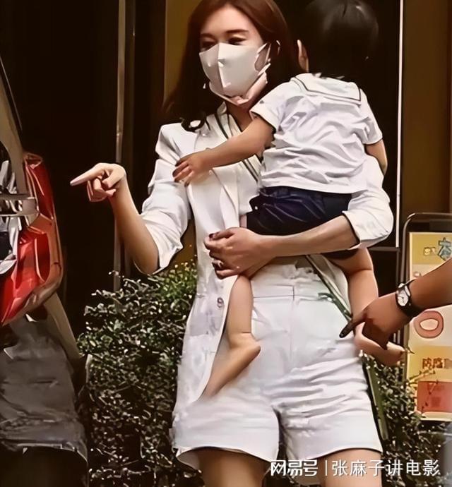 冲上热搜！林志玲背上“自信”包回应仪态争议：姐就是女王！(图5)