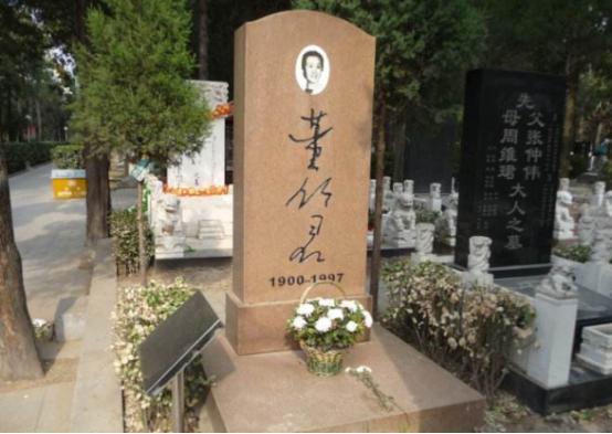九游娱乐文化：她离婚放弃财产只要4个女儿遭尽嘲笑不料10年后名满上海滩(图12)