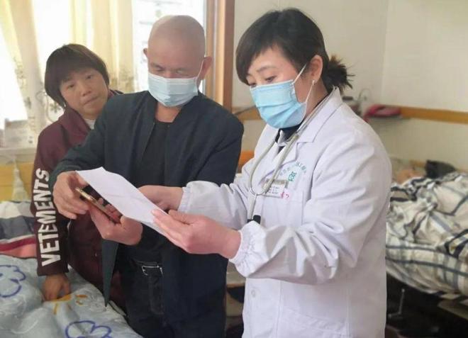 52岁大爷炒菜喜欢放豆瓣酱去医院体检医生纳闷：怎么会这样？(图2)