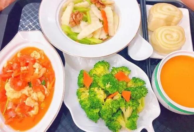 52岁大爷炒菜喜欢放豆瓣酱去医院体检医生纳闷：怎么会这样？(图5)