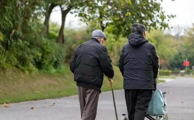 52岁大爷炒菜喜欢放豆瓣酱去医院体检医生纳闷：怎么会这样？(图6)