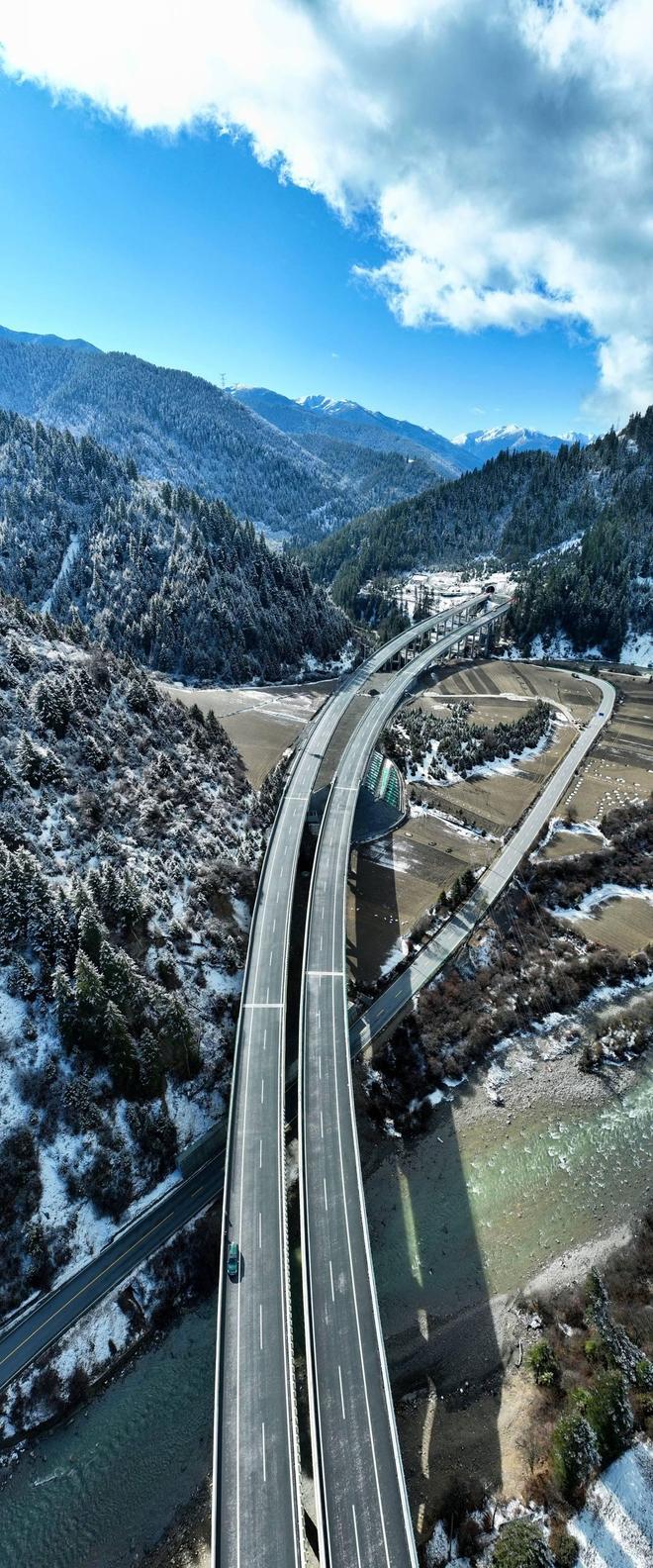 四通八达新蜀道：跨越“难于上青天”交出“天堑变通途”时代答卷｜蜀道新歌(图3)