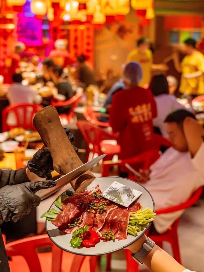 九游娱乐文化：一口中国味沸腾吉隆坡：朱光玉书写文化出海新故事(图5)