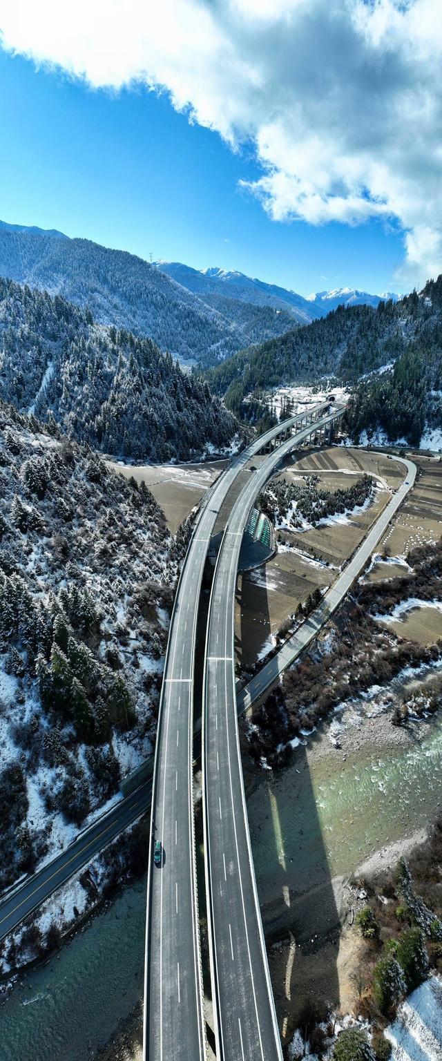 四通八达新蜀道:跨越“难于上青天”交出“天堑变通途”时代答卷蜀道新歌(图3)