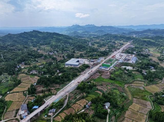 四通八达新蜀道:跨越“难于上青天”交出“天堑变通途”时代答卷蜀道新歌(图7)