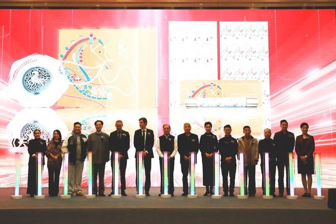 “天赐鸿福”马年生肖纪念大银币纪念钞在北京发布(图1)