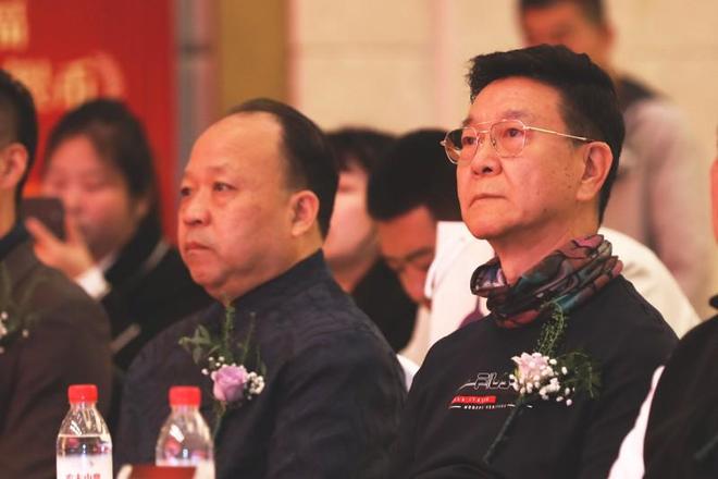 “天赐鸿福”马年生肖纪念大银币纪念钞在北京发布(图5)