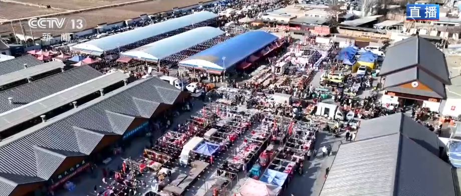 九游娱乐：“菜篮子”“果盘子”量足价稳物丰吃出人气“挤”出财气添彩火热“年经济”(图1)