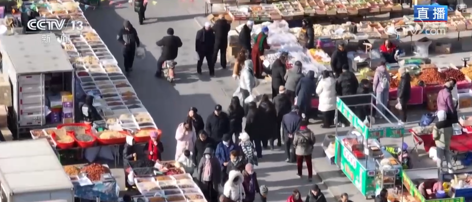 九游娱乐：“菜篮子”“果盘子”量足价稳物丰吃出人气“挤”出财气添彩火热“年经济”(图4)