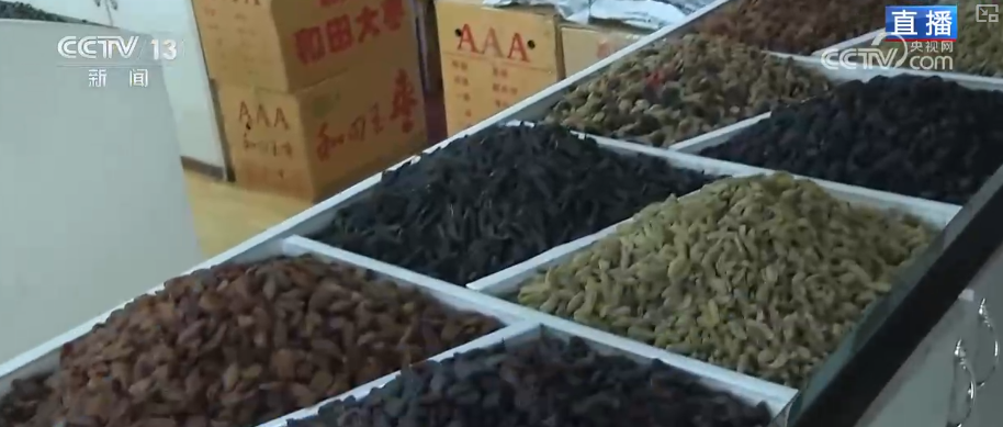 九游娱乐：“菜篮子”“果盘子”量足价稳物丰吃出人气“挤”出财气添彩火热“年经济”(图13)