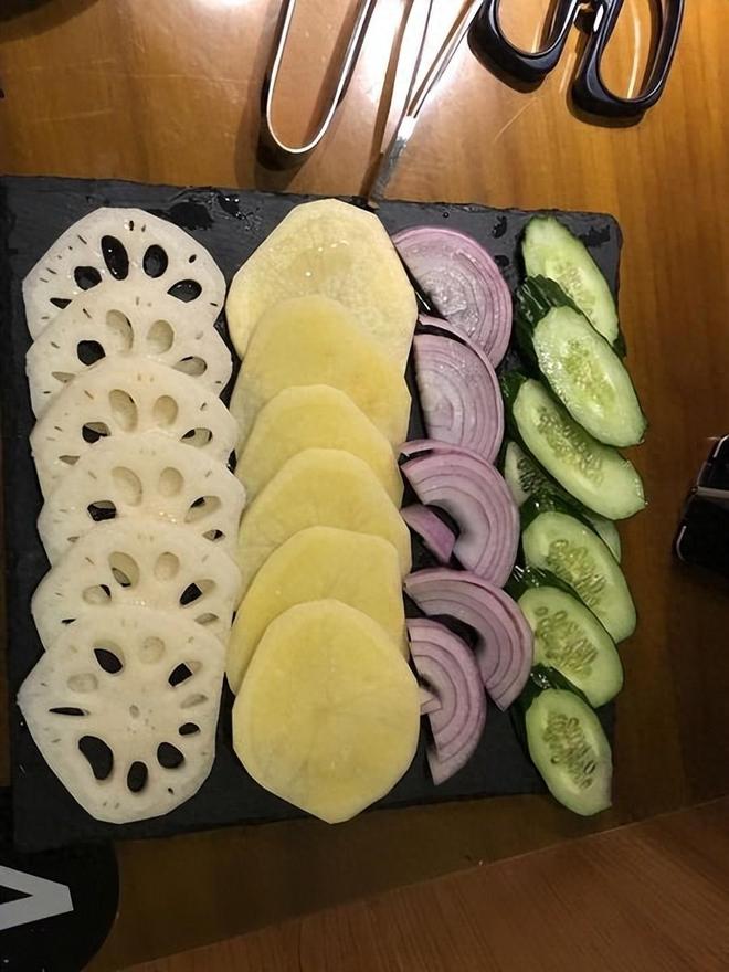 麻辣干锅兔青春岁月辣相伴(图1)