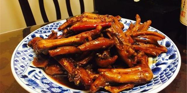 九游娱乐文化：在家自制周黑鸭味道和店里的不相上下最主要的是干净卫生！(图1)