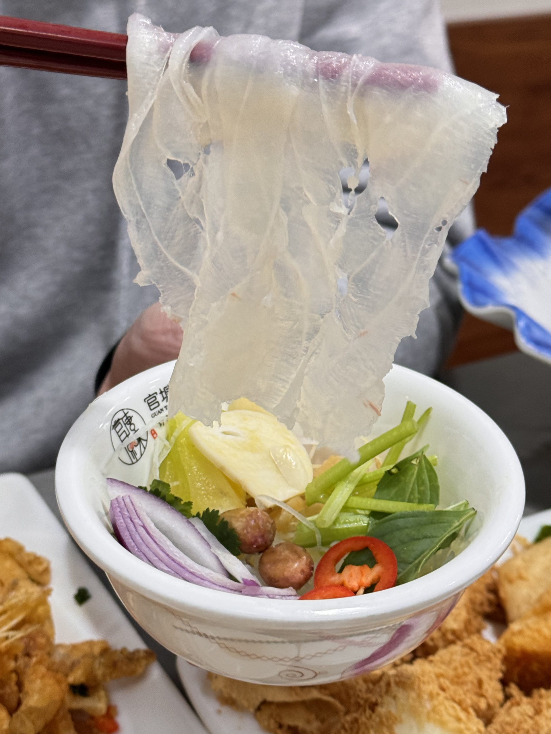 九游娱乐：2026年第二季度广东虾生口碑深度测评：官塘原味鱼生的地道风味与市场竞争力解析(图2)